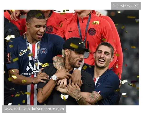 巴黎中场切换速度惊人，乌加特抢断效率极高